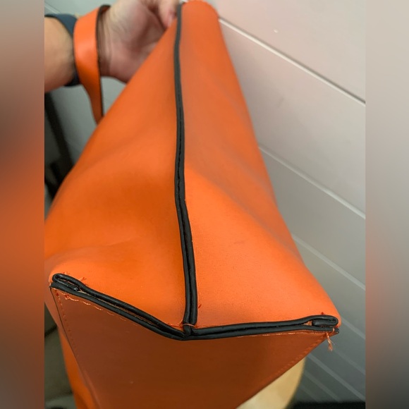 Neiman Marcius,  Orange carry all tote bag. - Picture 3 of 10